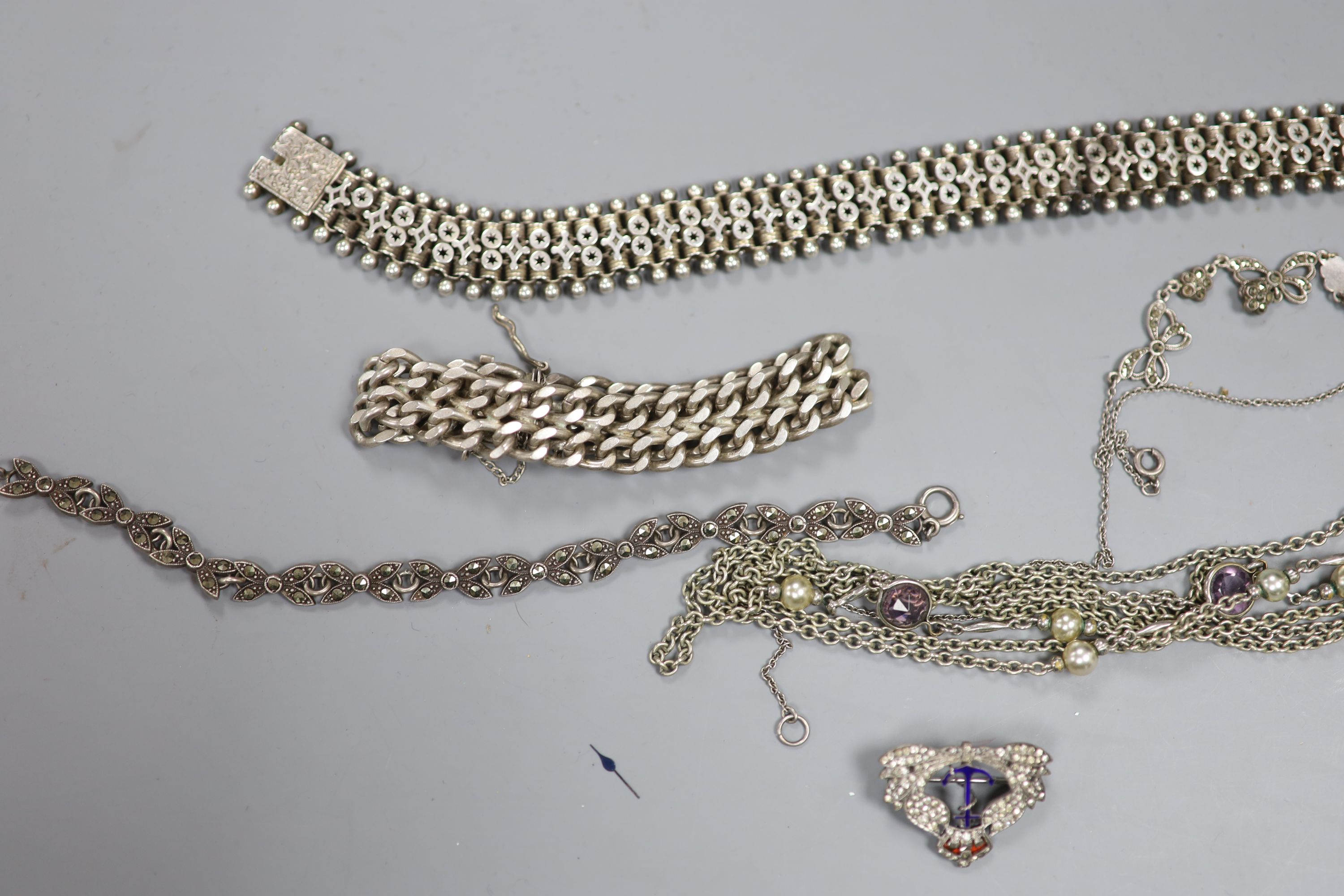 Mixed silver and white metal jewellery, including a Victorian white metal choker necklace, etc.